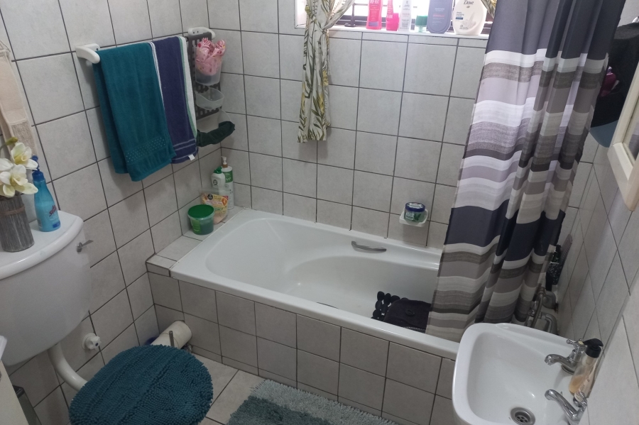 2 Bedroom Property for Sale in Groenvallei Western Cape